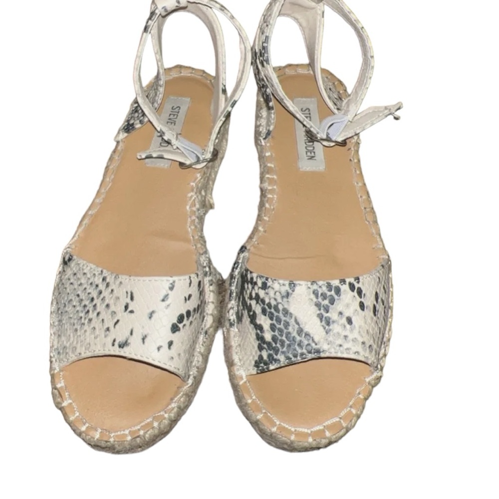 Steve Madden snakeskin platform sandal size 6